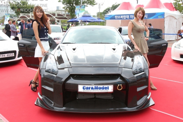  Nissan GT-R   